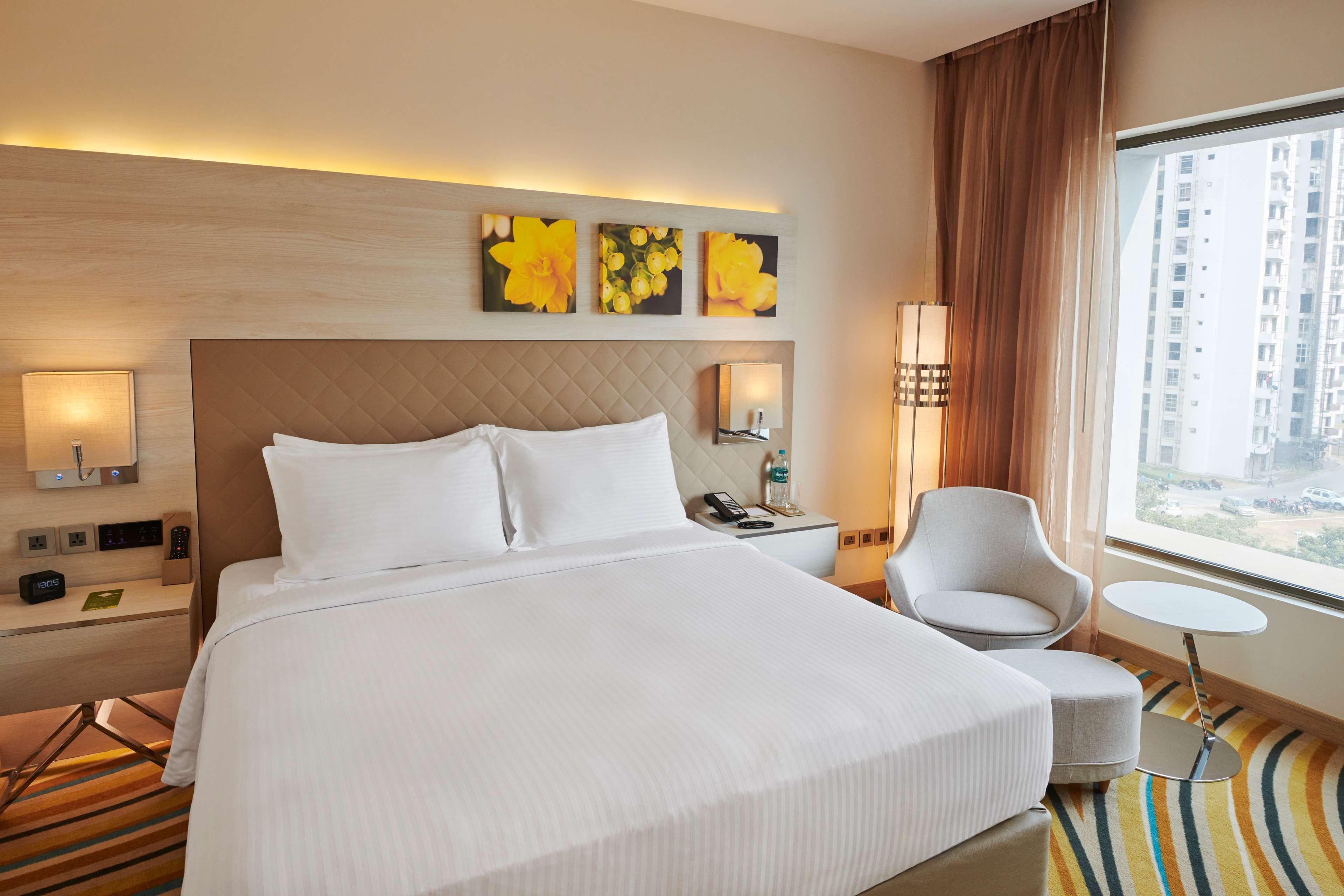 Hilton Garden Inn Lucknow Exteriör bild