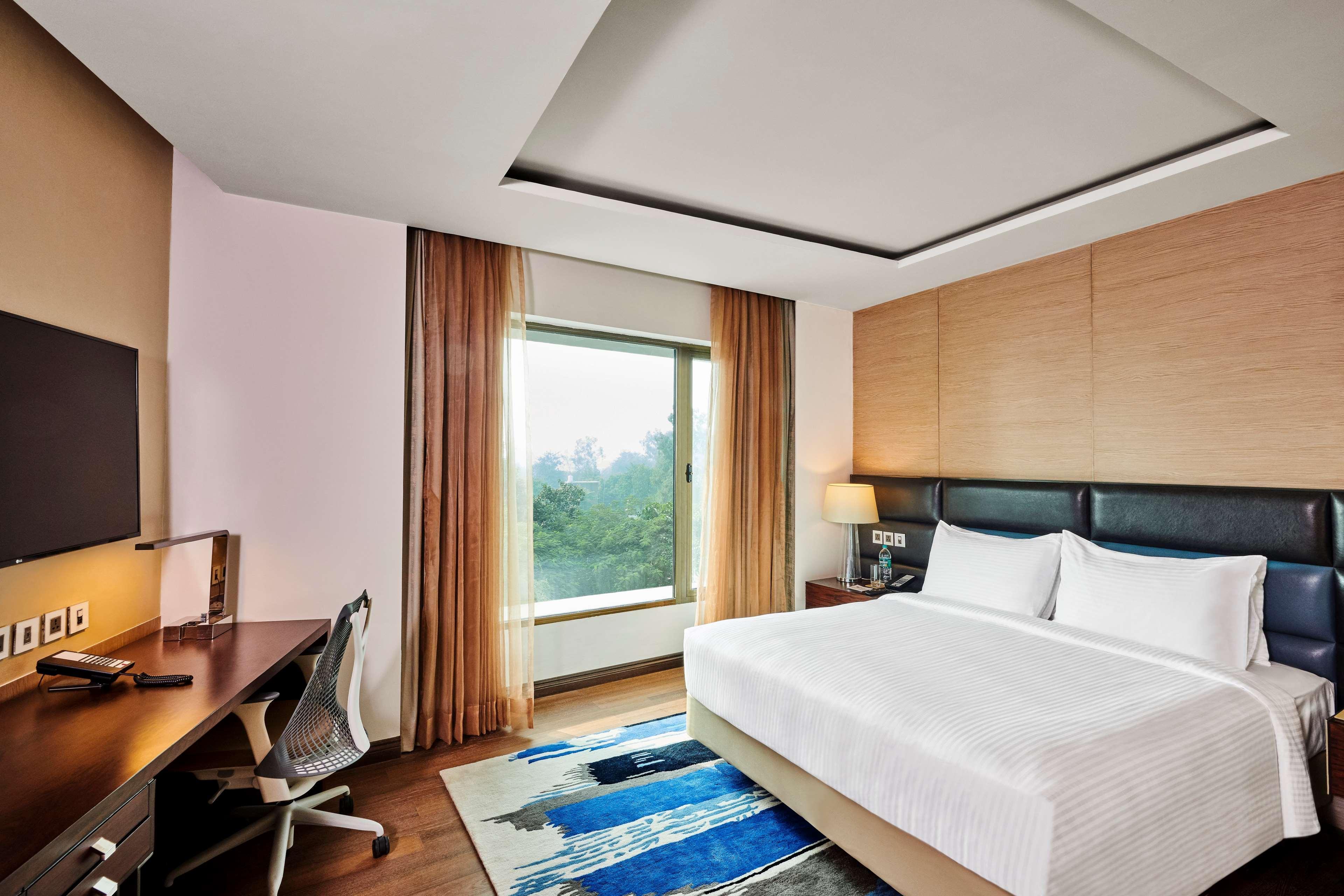Hilton Garden Inn Lucknow Exteriör bild