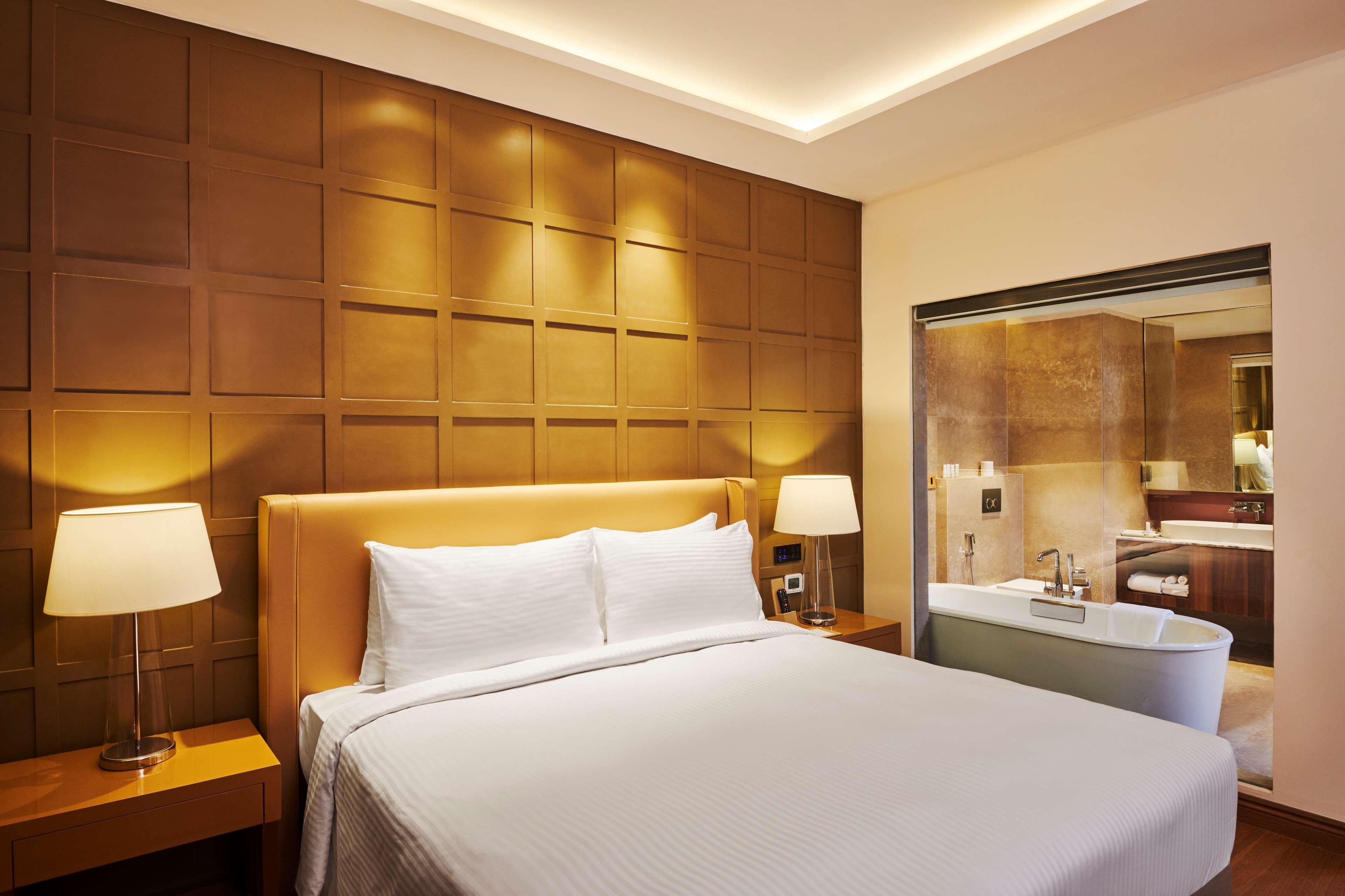 Hilton Garden Inn Lucknow Exteriör bild