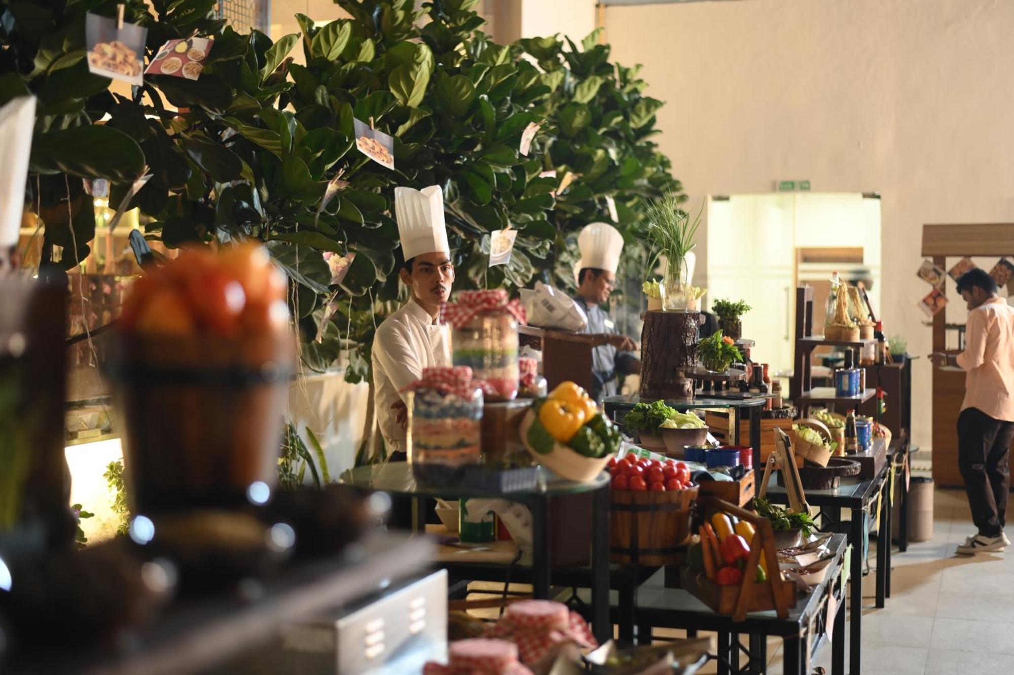 Hilton Garden Inn Lucknow Exteriör bild