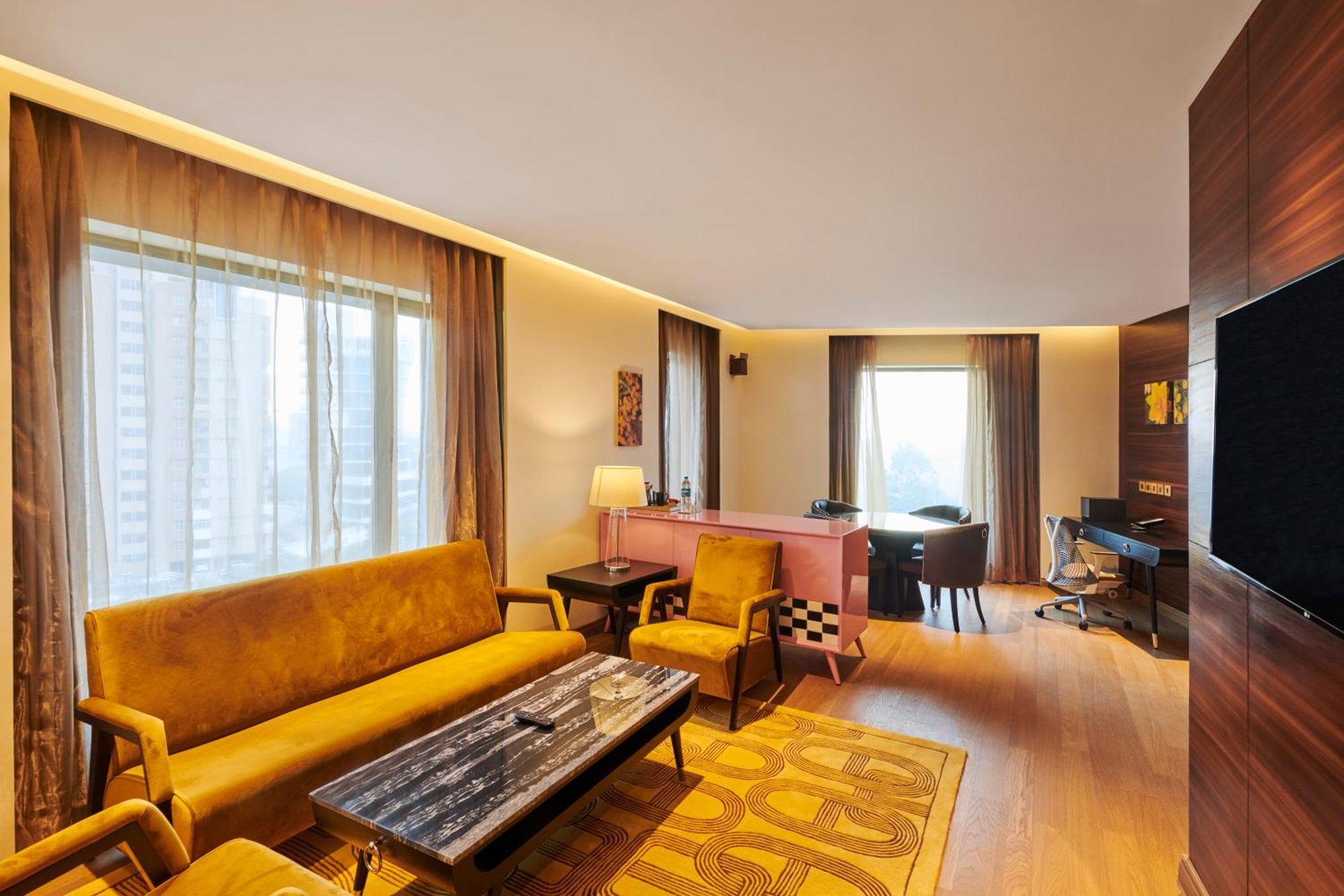 Hilton Garden Inn Lucknow Exteriör bild