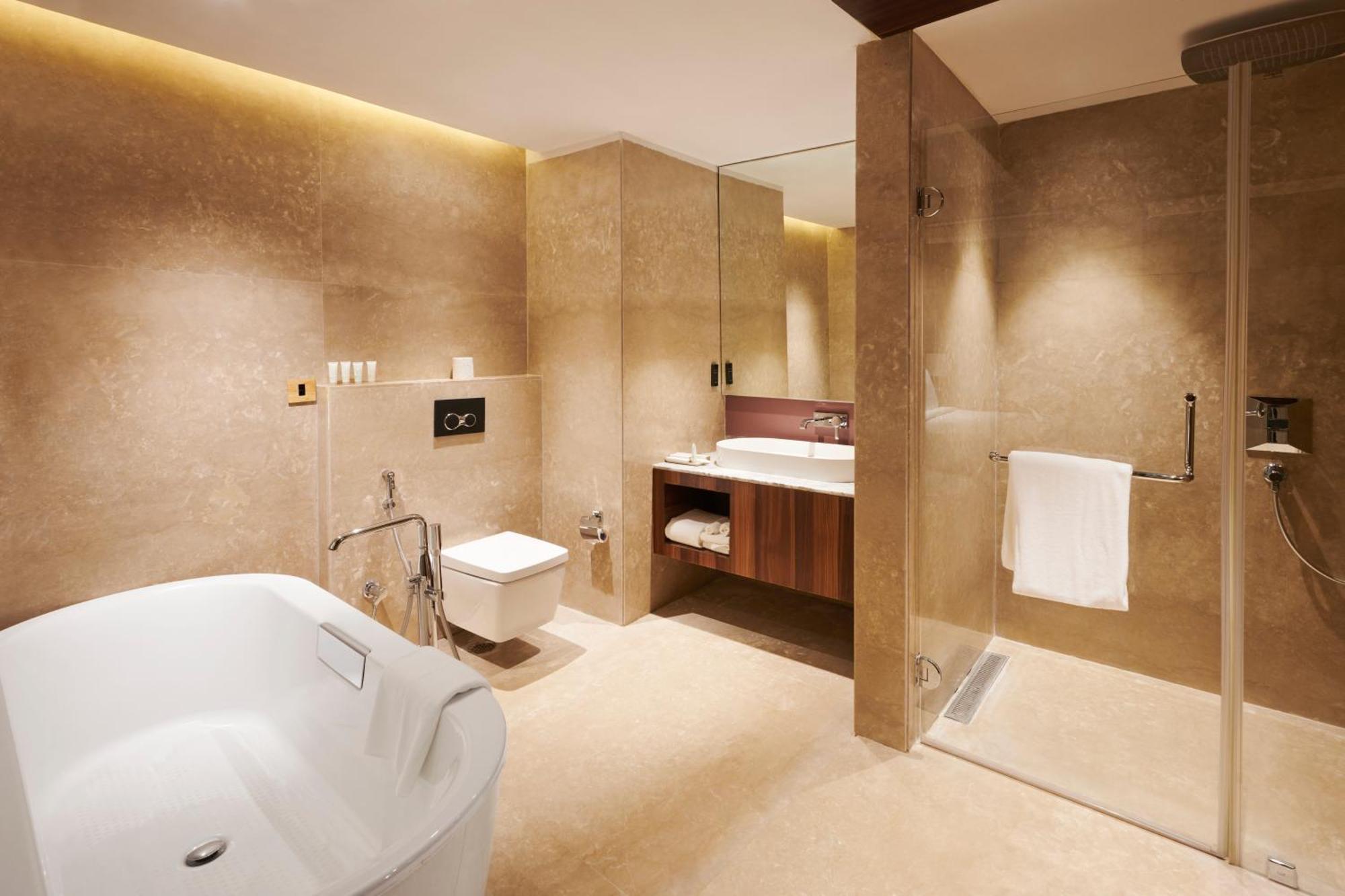 Hilton Garden Inn Lucknow Exteriör bild