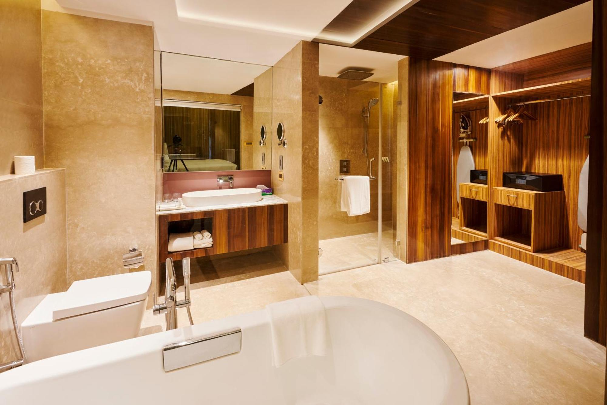 Hilton Garden Inn Lucknow Exteriör bild