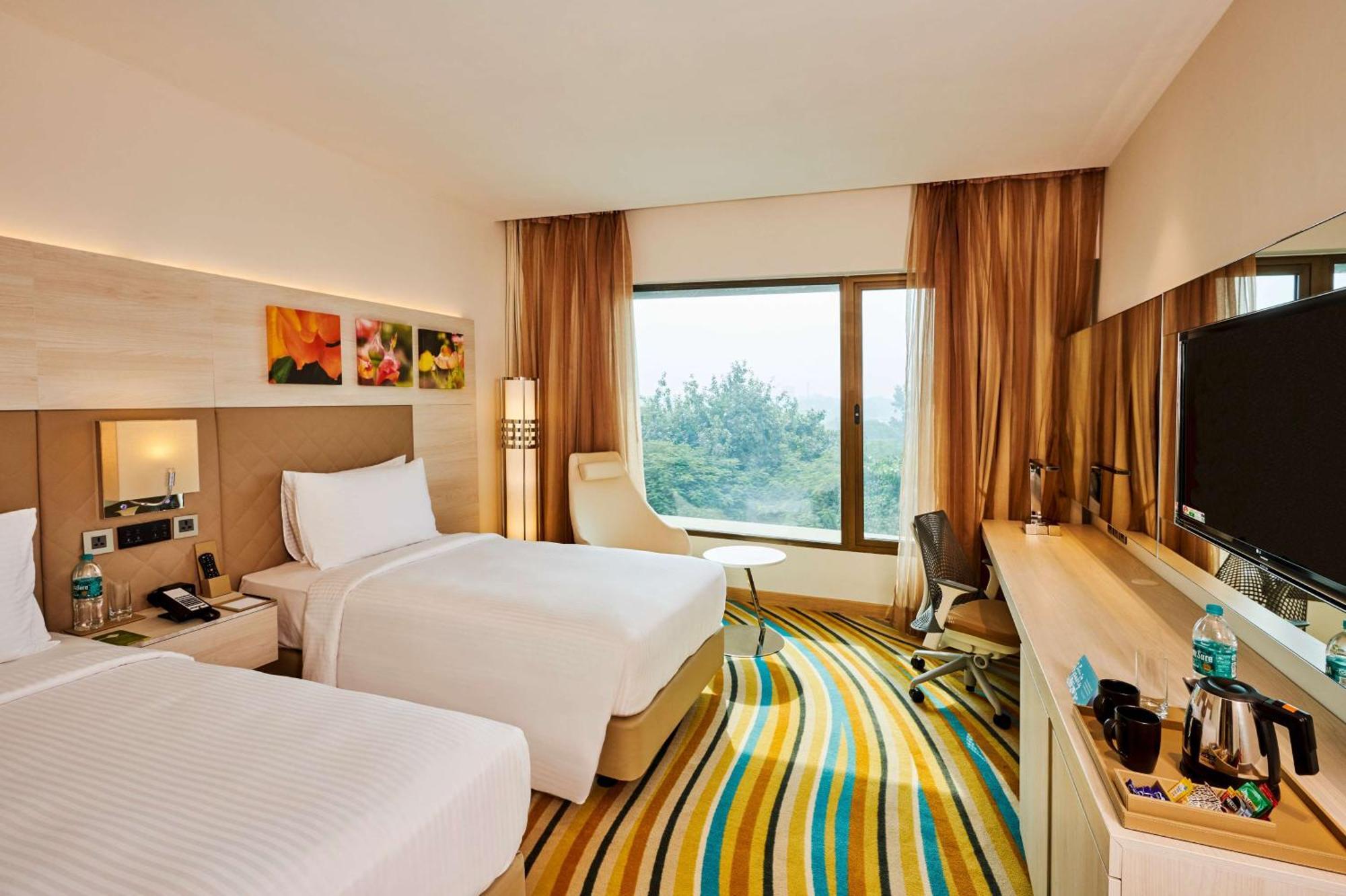 Hilton Garden Inn Lucknow Exteriör bild