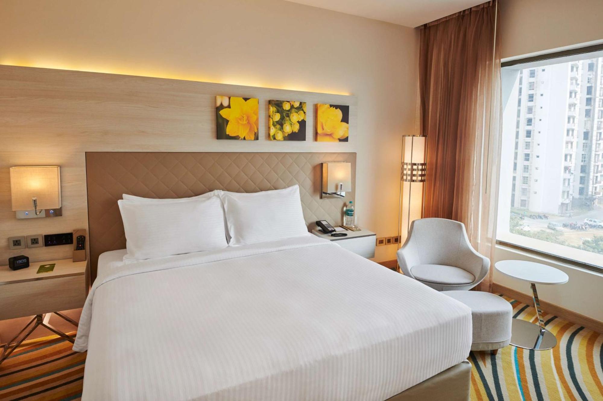 Hilton Garden Inn Lucknow Exteriör bild