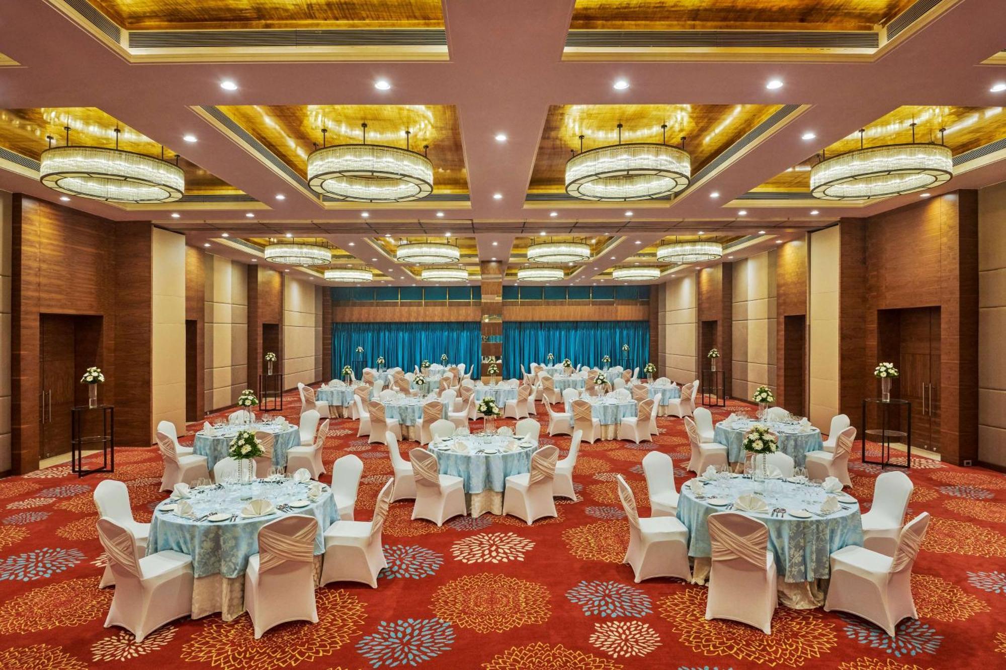 Hilton Garden Inn Lucknow Exteriör bild