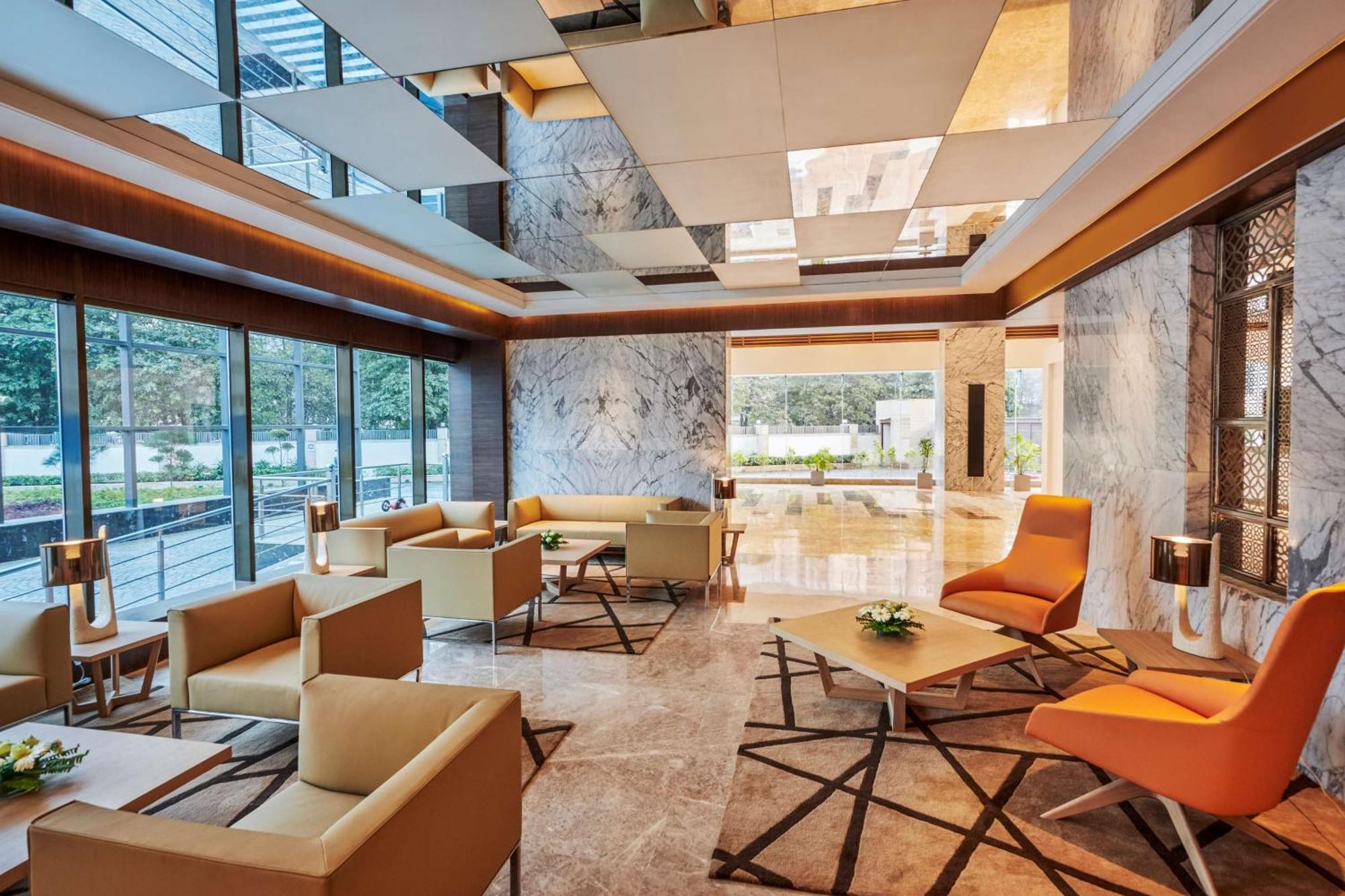 Hilton Garden Inn Lucknow Exteriör bild