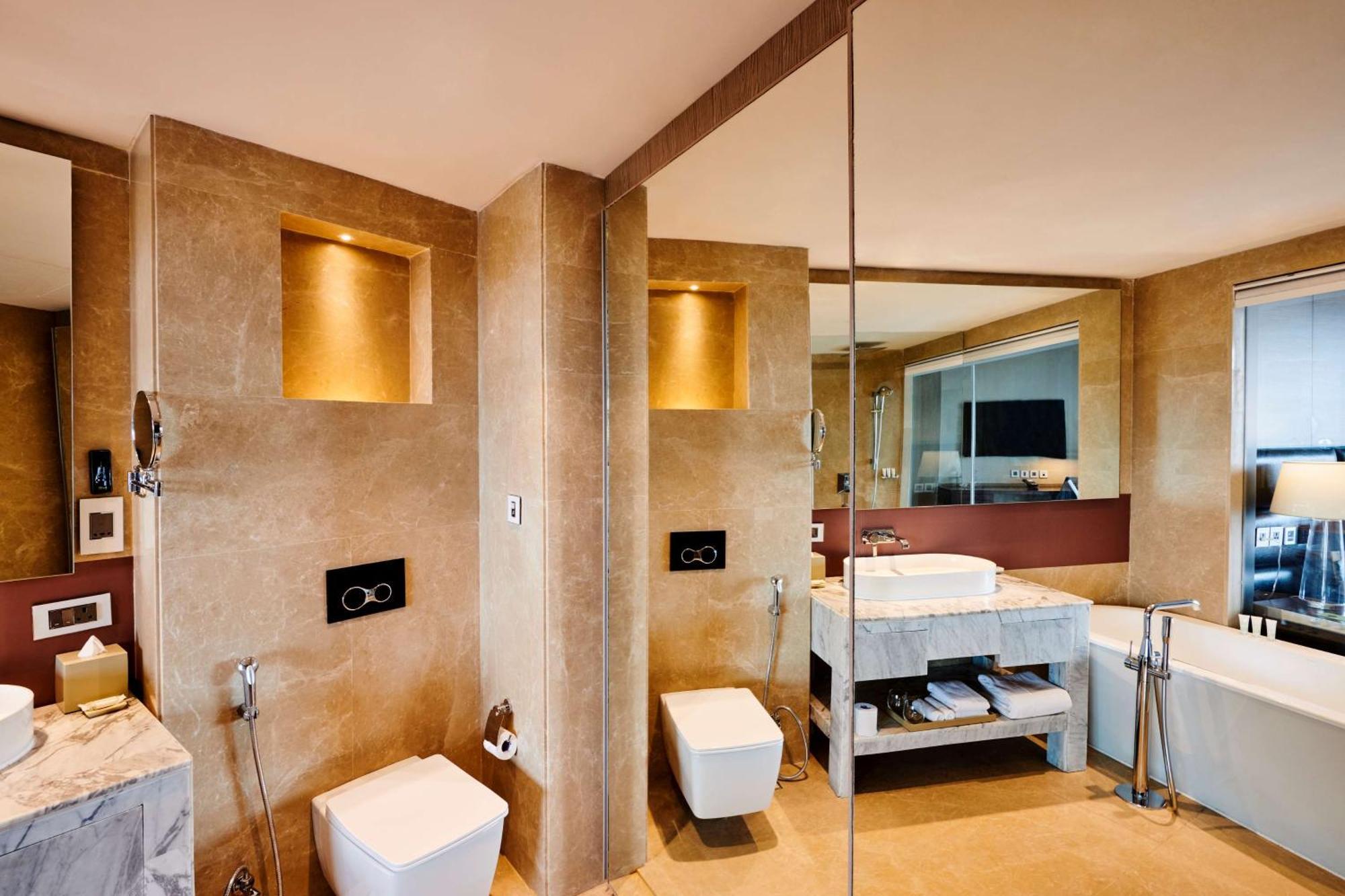 Hilton Garden Inn Lucknow Exteriör bild