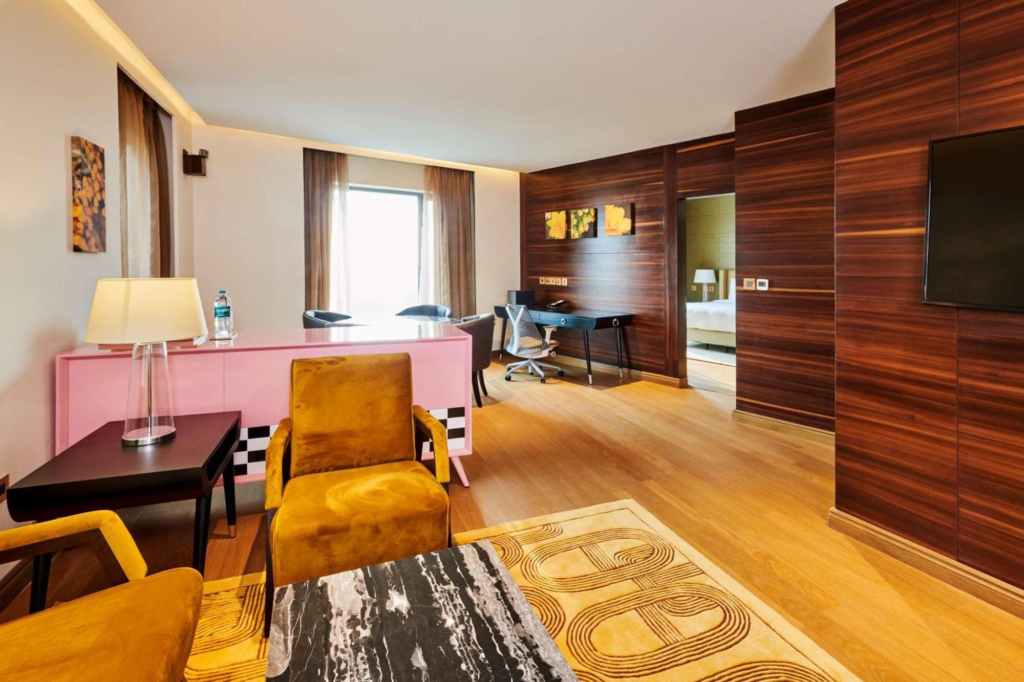 Hilton Garden Inn Lucknow Exteriör bild