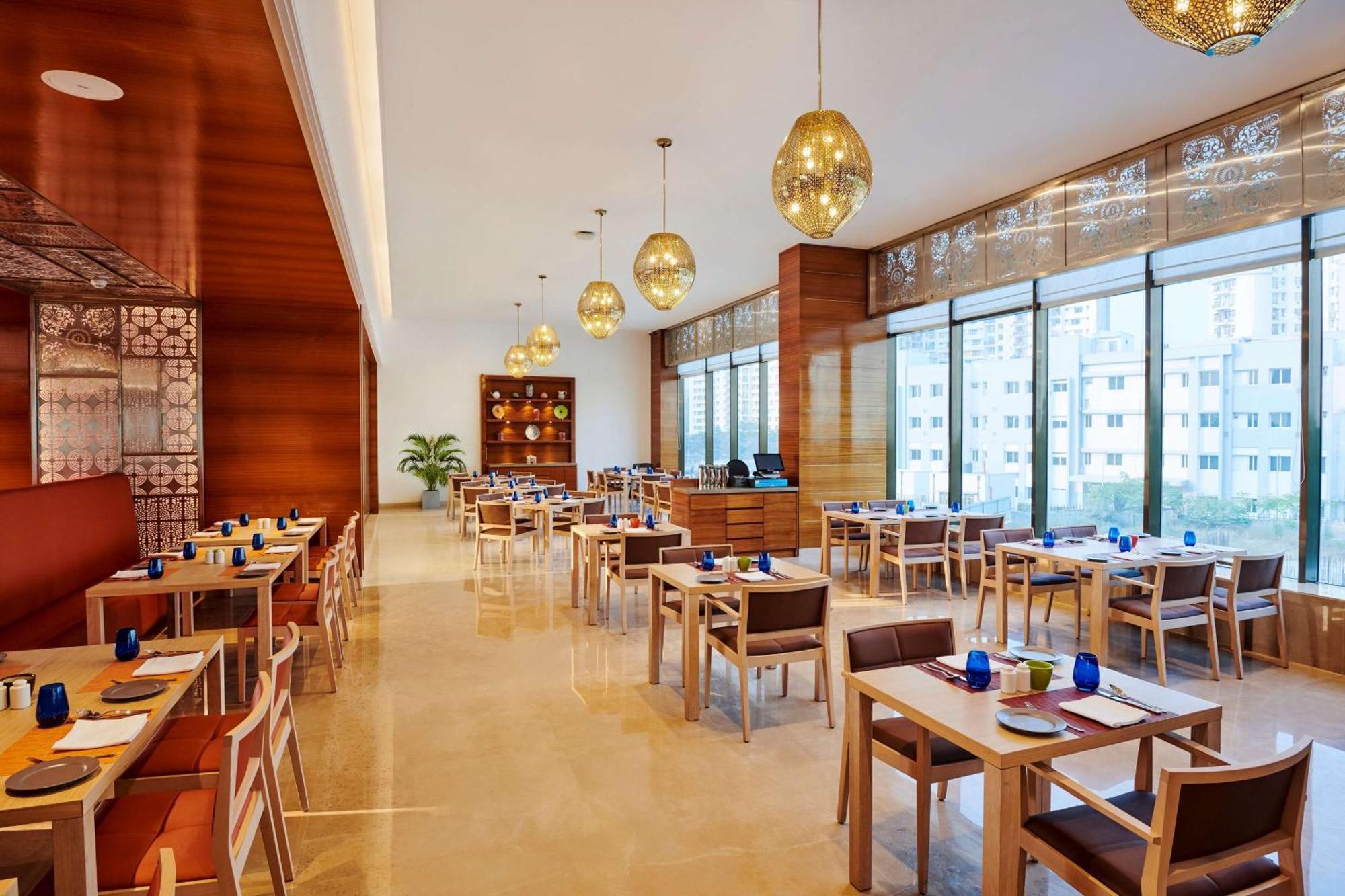 Hilton Garden Inn Lucknow Exteriör bild