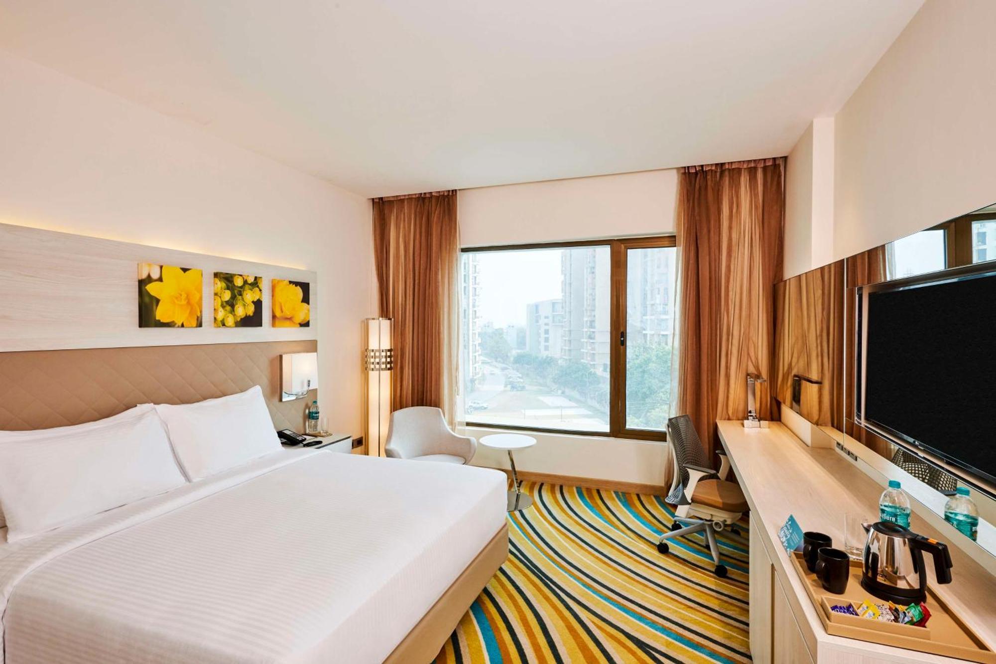 Hilton Garden Inn Lucknow Exteriör bild