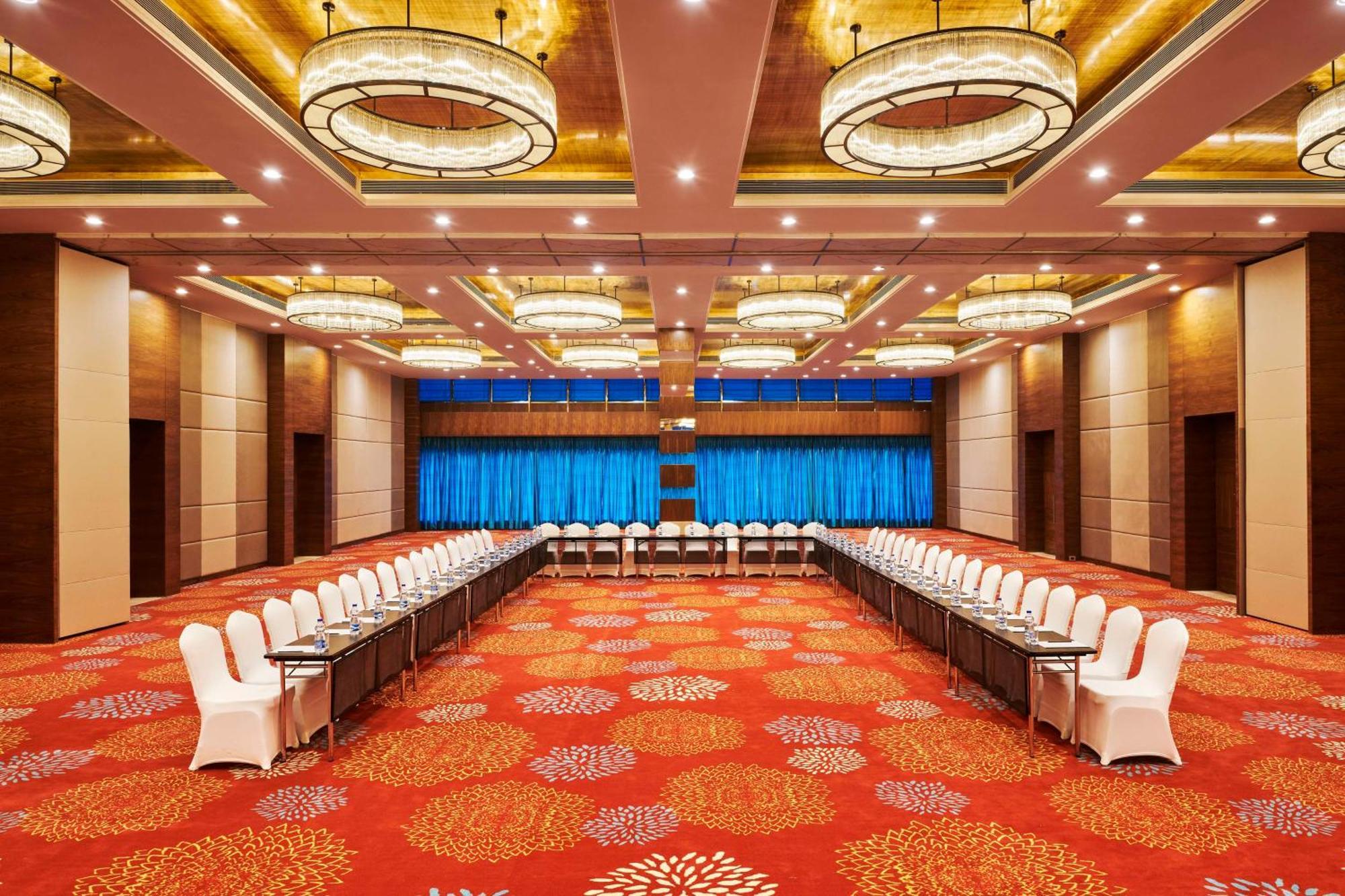 Hilton Garden Inn Lucknow Exteriör bild