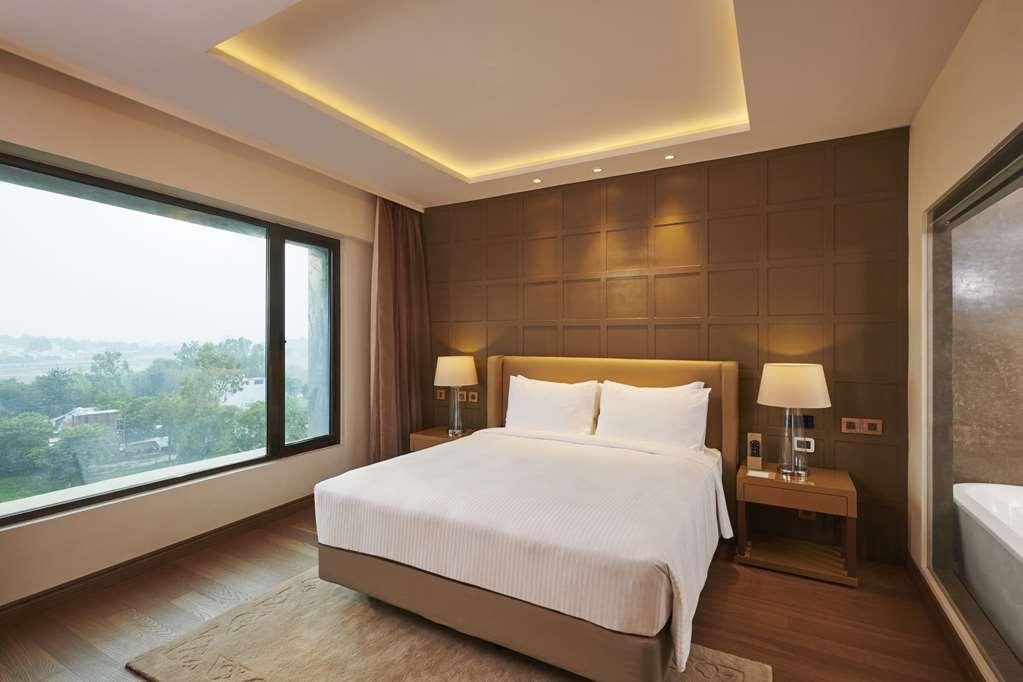 Hilton Garden Inn Lucknow Rum bild