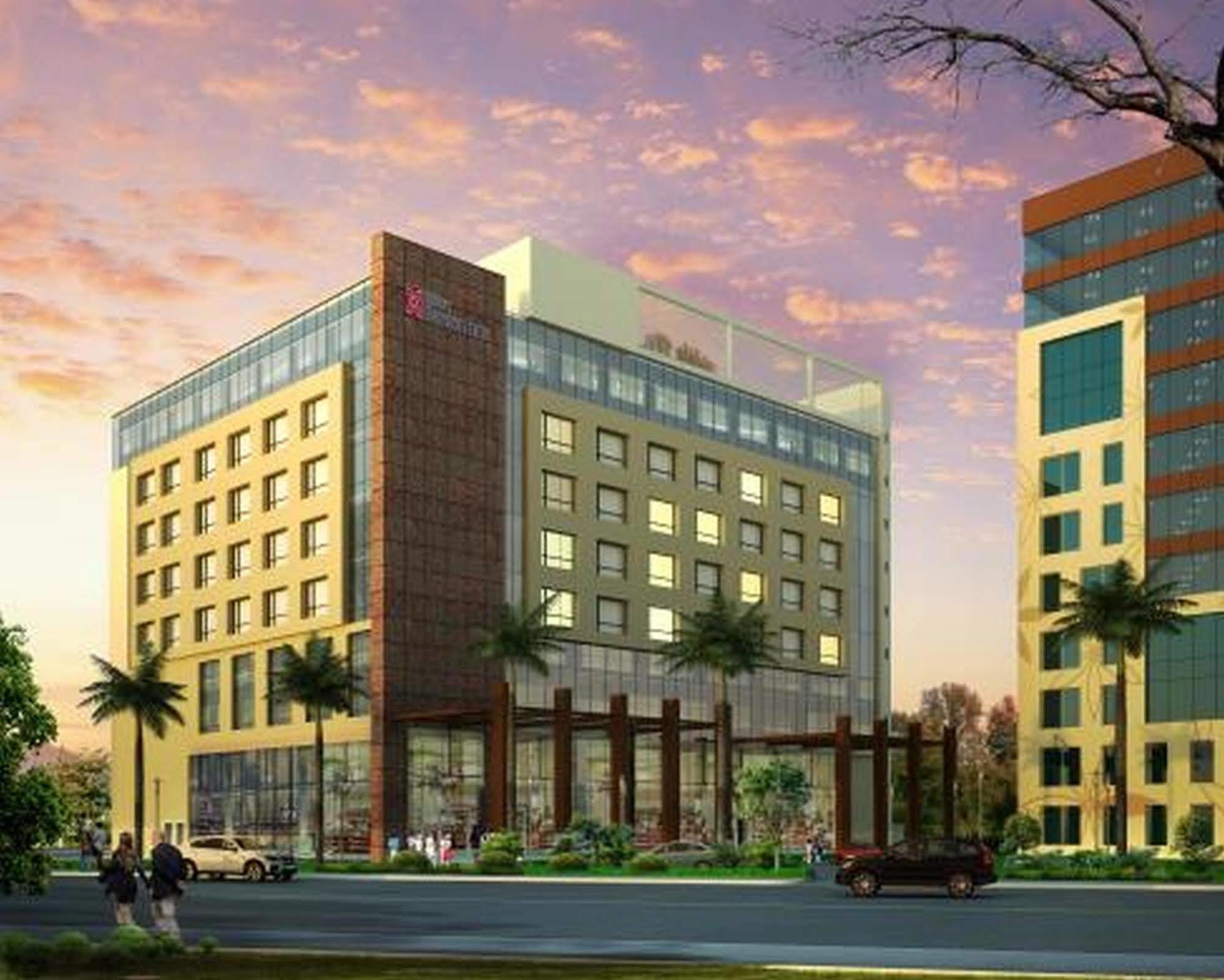 Hilton Garden Inn Lucknow Exteriör bild